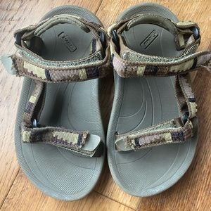 Teva boys sandals size 11-12